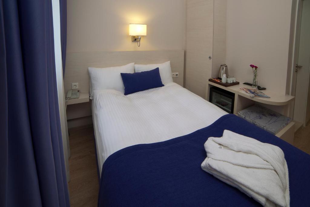Walk In Hotel Izmir Room photo